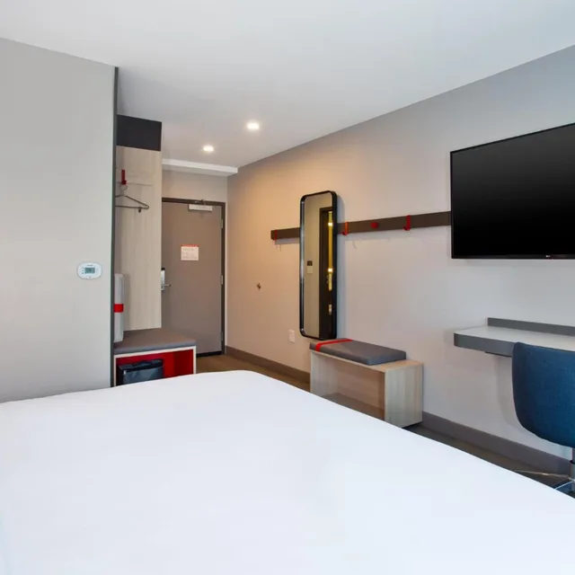 غرفة بسريرين لذوي الإعاقة، avid hotels Detroit - Warren 4/10