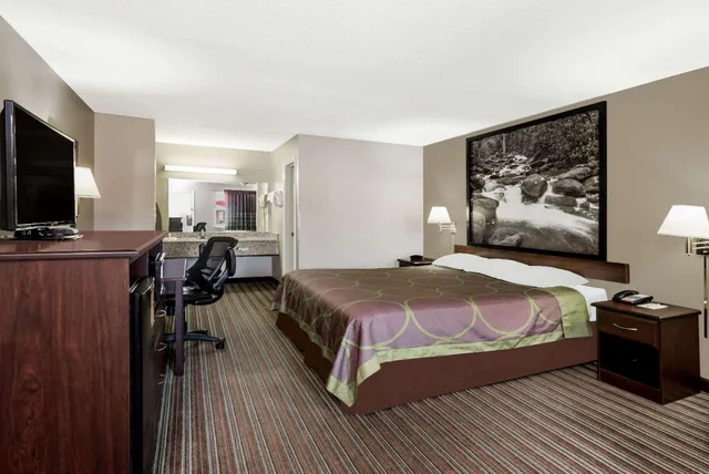 غرفة بسرير كينج للمدخنين، Super 8 by Wyndham Chattanooga Ooltewah 3/4
