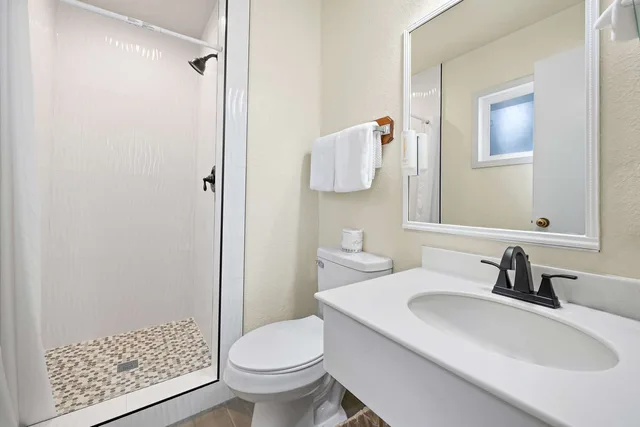 غرفة بسرير كينج، Econo Lodge Inn & Suites Heavenly Village Area 7/7
