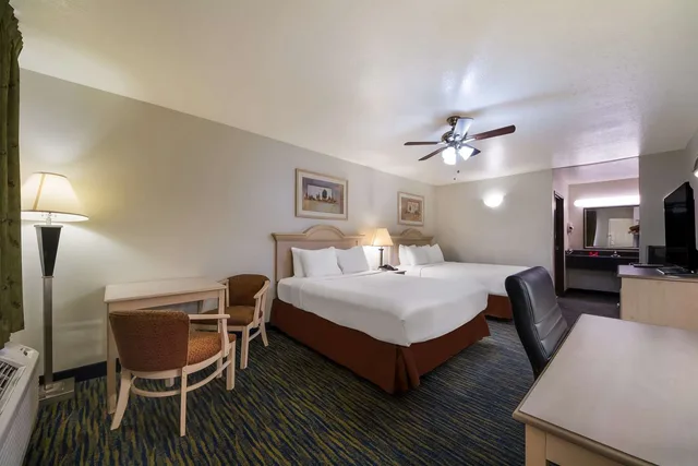 غرفة بسريرين كوين للمدخنين، SureStay Hotel by Best Western Falfurrias 4/6