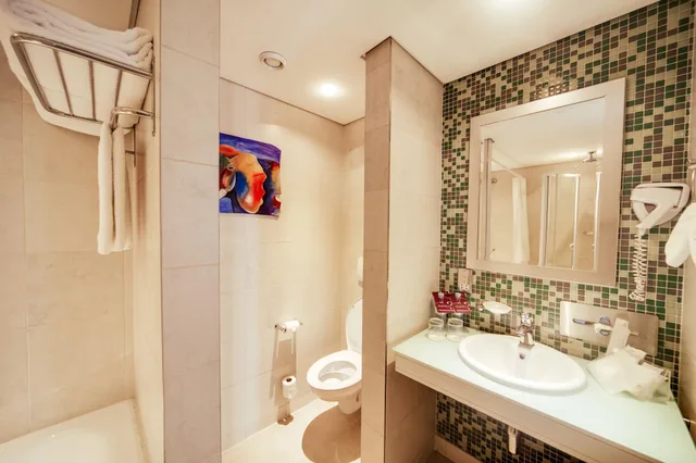 غرفة تنفيذية بسريرين منفصلين، Sheraton Kampala 5/7