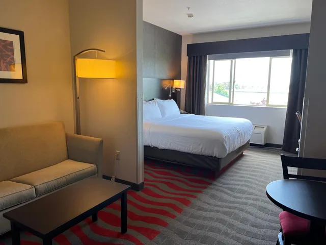 جناح بسرير كينج مع أريكة لذوي الإعاقة، Comfort Suites Boise West Meridian 4/8
