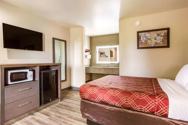 غرفة بسرير كينج بجاكوزي، Econo Lodge Inn & Suites Murfreesboro Shopping District 1/4