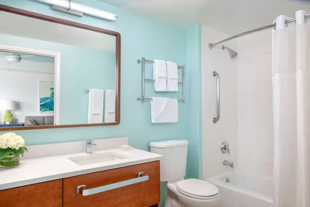 غرفة قياسية بسرير كينج مع أريكة بمطبخ صغير، Marriott Harbour Lake 5/6