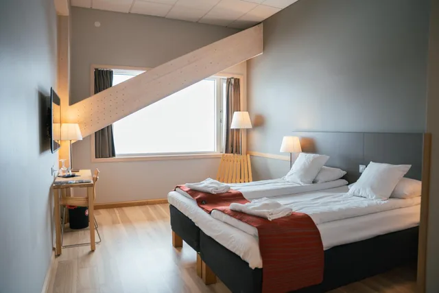 غرفة بسرير مزدوج بإطلالة على البحيرة، Wood Hotel Frichs Hotel and Spiseri 2/6