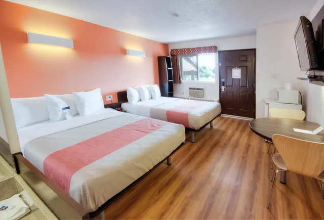 غرفة قياسية بسريرين كوين، Motel6 Lethbridge Ab 3/7
