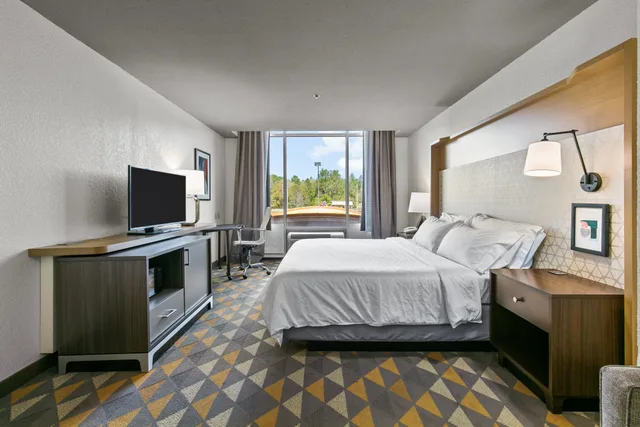 Leisure, King Bed، Holiday Inn Express and Suites Lucedale Hotel 2/5
