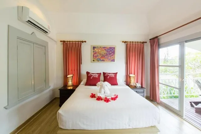 غرفة بريميير بسرير مزدوج أو سريرين منفصلين بإطلالة على الحديقة، Bay View Resort Koh Phi Phi 1/10