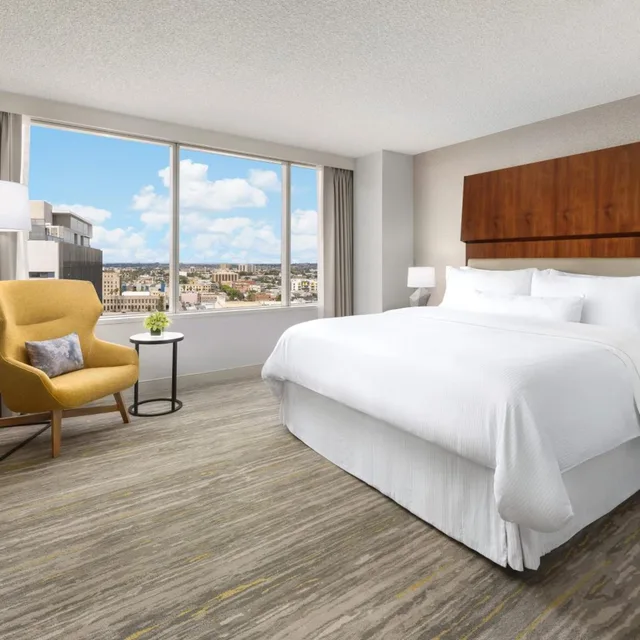 غرفة بسرير كينج، Westin Long Beach 6/20