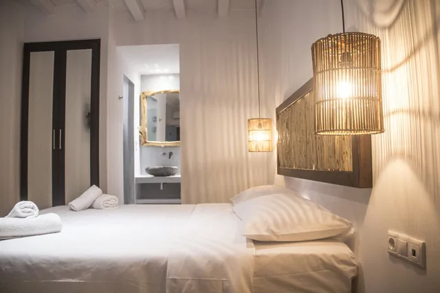 Suite, Queen Bed, Eternal Suites 1/3