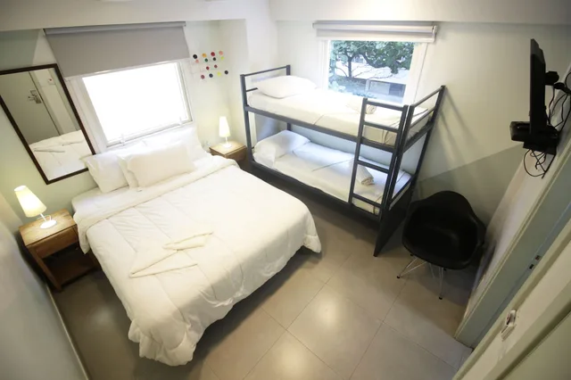 غرفة رباعية بسرير مزدوج وسرير بطابقين، El Misti Hostel Ipanema 1/10