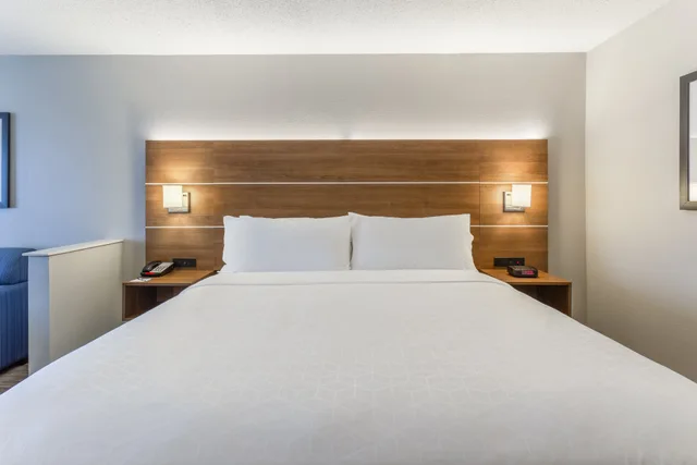 جناح لذوي الإعاقة، Holiday Inn Express Hotel & Suites O'fallon/Shiloh 1/1