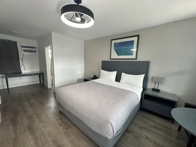 غرفة بسرير كينج لغير المدخنين، Leeward Motel By Capital O North Miami Beachside 2/10