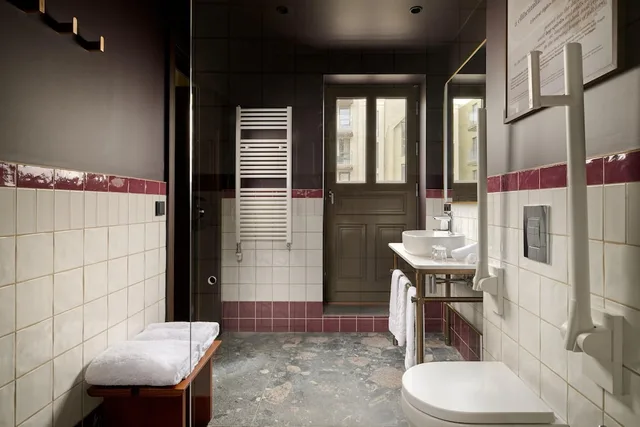 غرفة بسرير كينج لذوي الإعاقة، Skald Hotel Akureyri, Curio Collection by Hilton 6/7