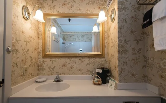Renovated, 2 Double Beds، Lamie S Inn And the Old Salt Restaurant 7/8