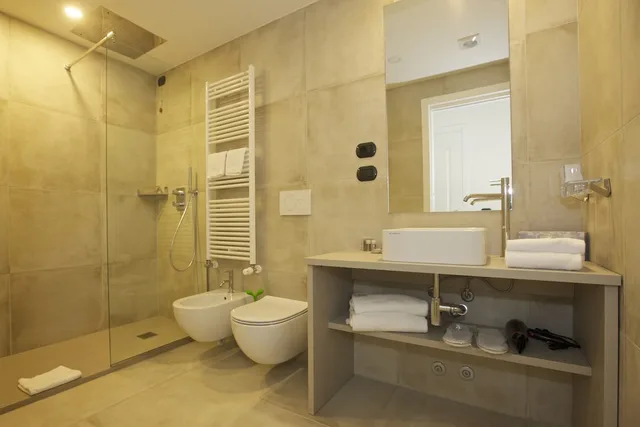 جناح بسرير كينج بإطلالة على البحيرة مع أريكة، Al Campanile Aparthotel Suite 4/5