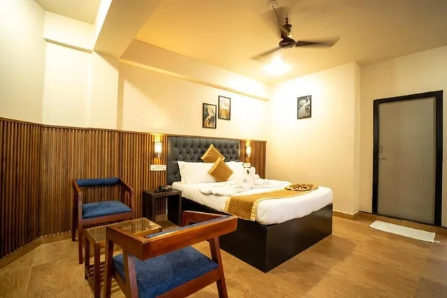 Executive, Queen Bed, Sea View, Hotel Mainak 7/10