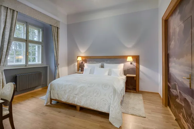 جناح غراند فاخر، Chateau Heralec 1/7