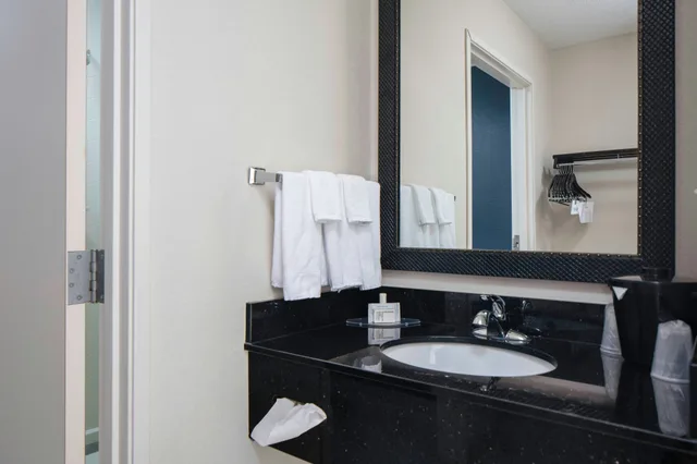 غرفة بسرير كينج، Fairfield Inn And Suites By Marriott Jefferson City 2/2