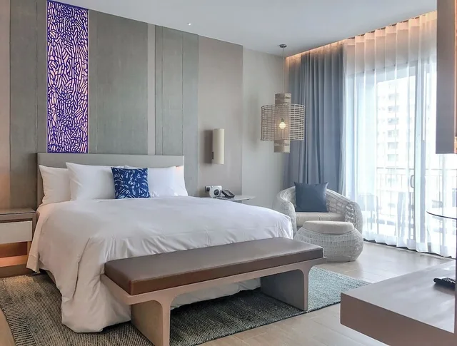 جناح بإطلالة على البحر بشرفة بغرفة نوم واحدة، Renaissance Pattaya Resort Spa 6/10