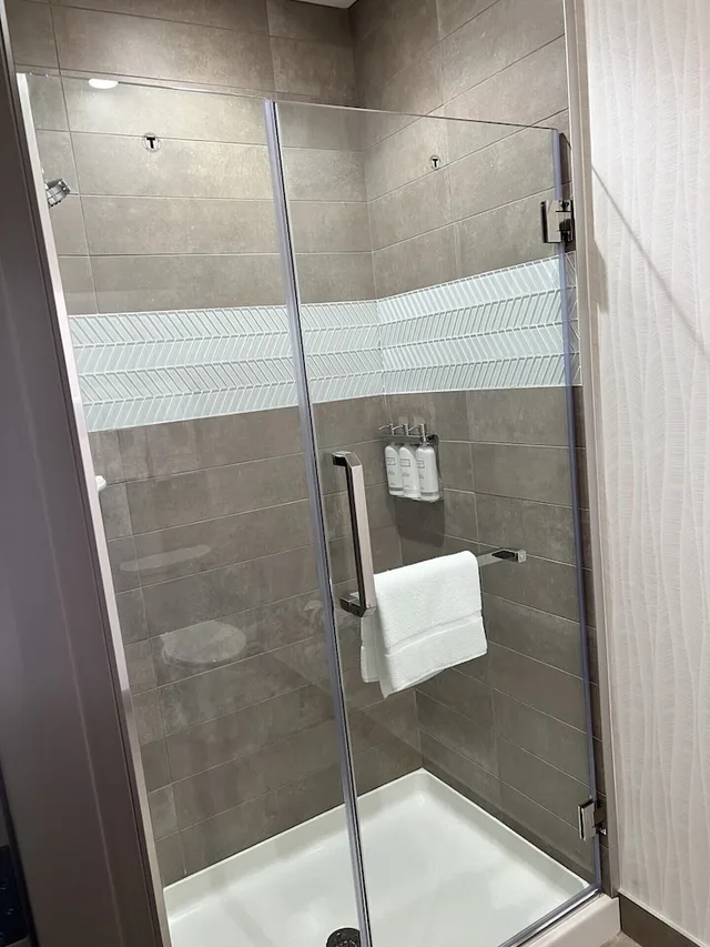 غرفة بسرير كينج، Wyndham Garden Redwood Valley/Ukiah 4/4