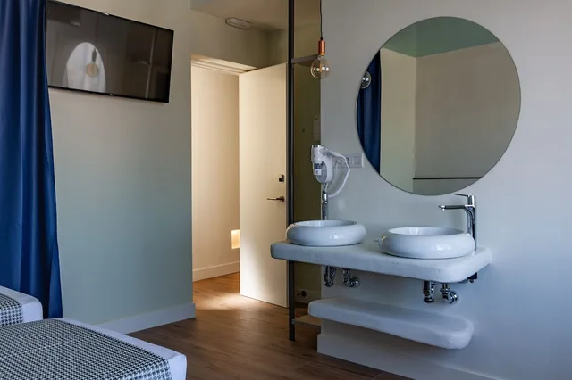 Room, Triple, 3 Beds, City View, Hostal Charlotte 3/3