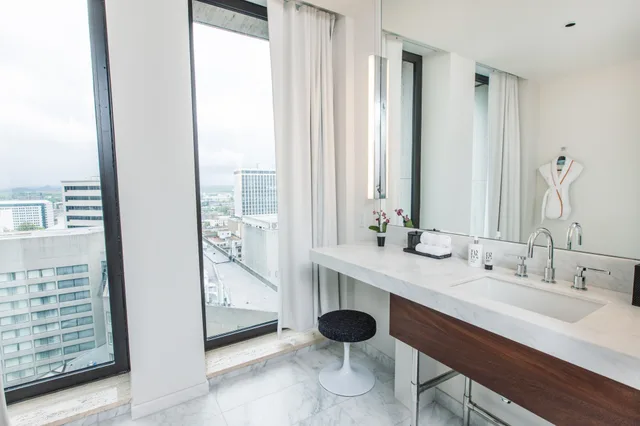 جناح بسرير كينج، Fairlane Hotel 4/4