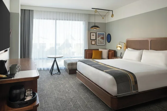Tower, Classic, King Bed, Accessible، Asher Adams, Autograph Collection 1/4
