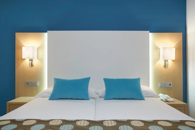 غرفة قياسية بسرير مزدوج أو سريرين منفصلين، Universal Hotel Marques 2/3