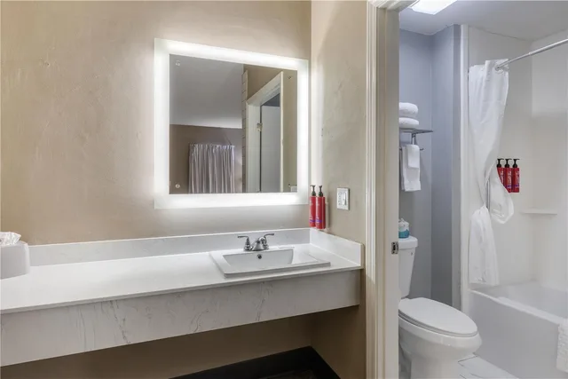 جناح بسرير كينج، SureStay Hotel by Best Western Helen Downtown 4/4