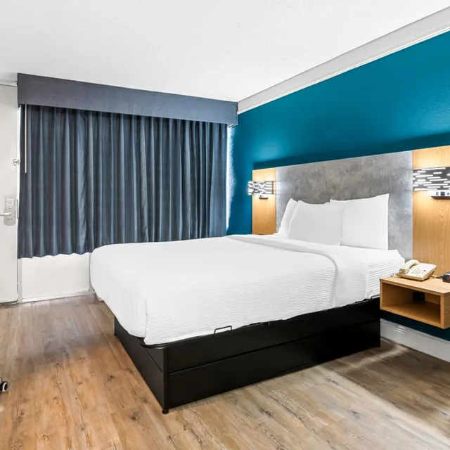 Room, Queen Bed, Pool View, Quality Inn Slidell I-10 3/6