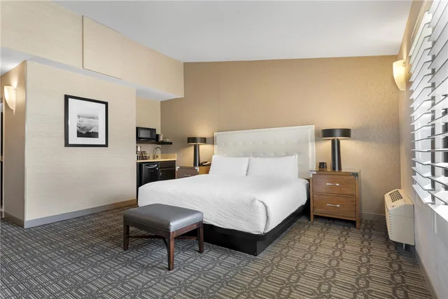 غرفة بسرير كينج، Best Western Plus Stevenson Manor 1/3