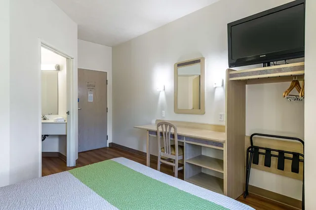 1 Queen Bed - ADA/RI Shower/Non-Smoking، Motel6 Cedar City, UT 5/10