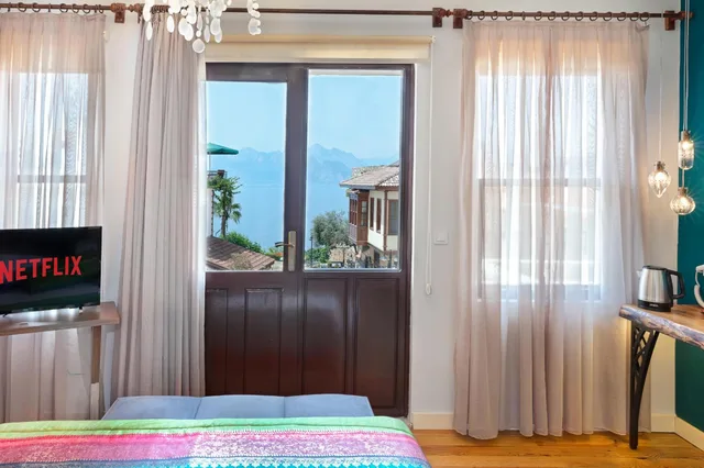 غرفة ديلوكس بسرير مزدوج بإطلالة على البحر بشرفة، Mono Hotel 7/10
