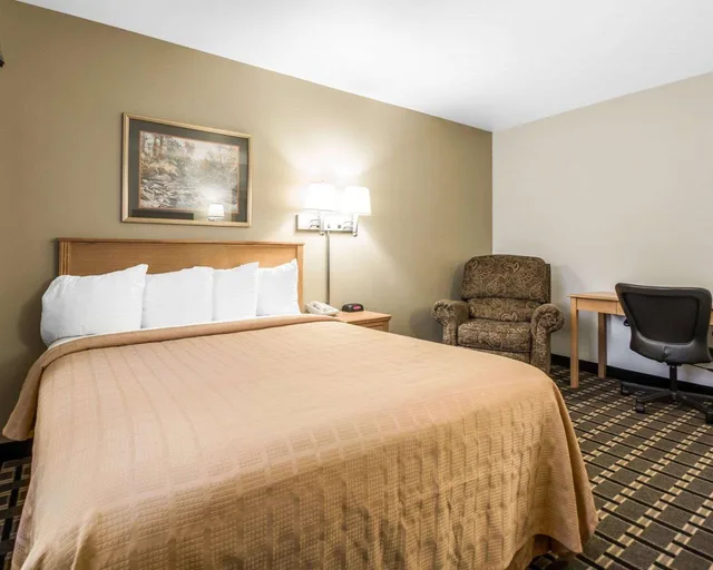 غرفة بسرير كوين، Quality Inn Mauston I-90 4/7
