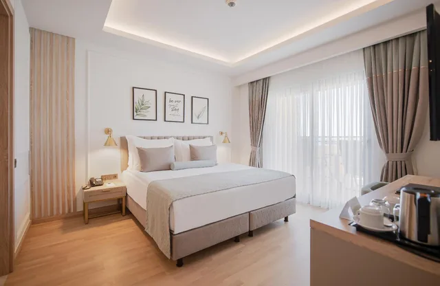 Suite, Sofa, Miramare Queen 3/9