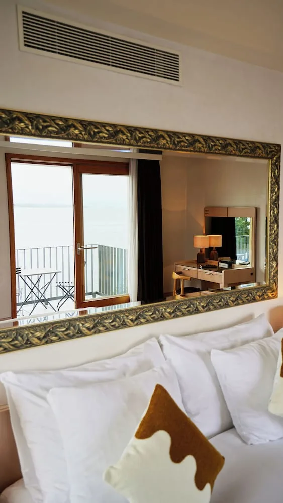 غرفة بسرير كوين بإطلالة على البحيرة، Hotel Real Nyon 2/9