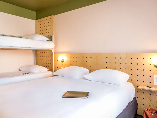Pop, Twin Beds، greet Hotel Marseille Centre Saint Charles 3/7