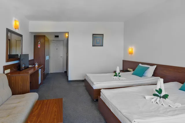 Single Parent, Double Bed، Glarus 1/2