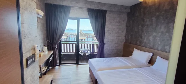 غرفة بسريرين منفصلين بإطلالة على البحر، Cube Bed Station - Hostel 1/2