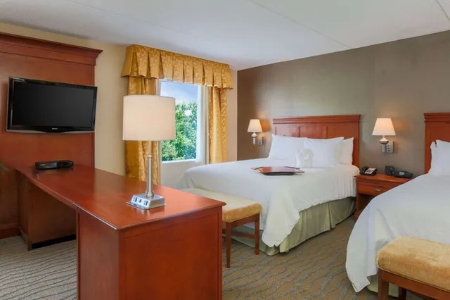 Studio, 2 Queen Beds, Hampton Inn & Suites Poughkeepsie 3/5