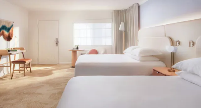غرفة بريميوم رباعية بسرير كينج، Kimpton Miralina Resort and Villas by IHG 1/5