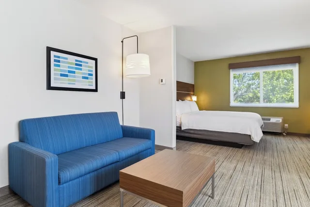 غرفة قياسية بسرير كينج، Hotel Fairchild 5/10