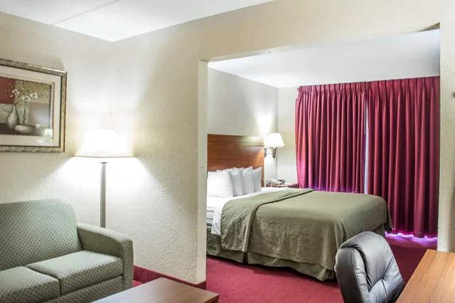 غرفة قياسية بسرير كينج، Quality Inn Selma NC 4/5