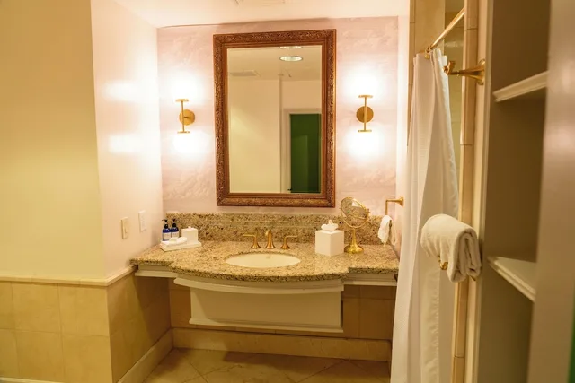 Premier, King Bed, Patio, Courtyard Area، Carlton Hotel 9/10