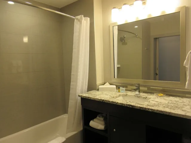 غرفة قياسية بسرير كينج بمطبخ صغير، Best Western Plus Airdrie Gateway 5/5