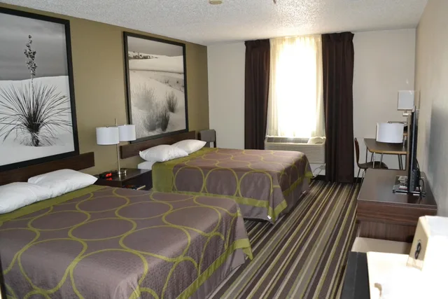 غرفة بسرير كوين لذوي الإعاقة، Super 8 By Wyndham Roswell 1/3