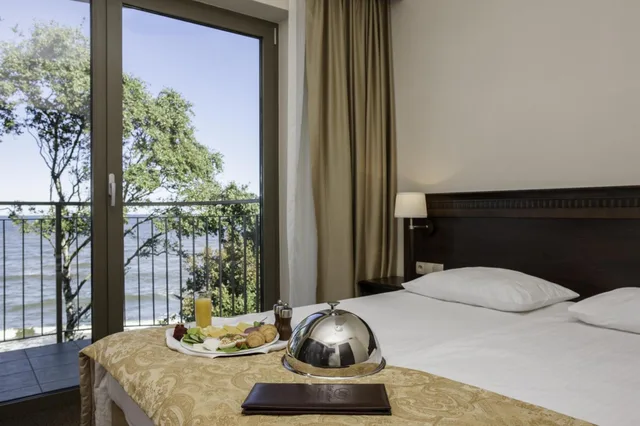 غرفة سوبيريور بسرير مزدوج أو سريرين منفصلين بإطلالة على البحر، Hotel Lambert Medical Spa 3/10