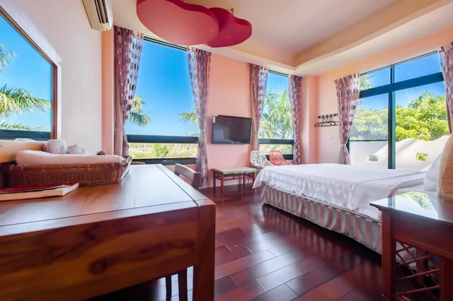 Room, Queen Bed, Balcony, Xl، Summer Garden Bed And Breakfast 6/10