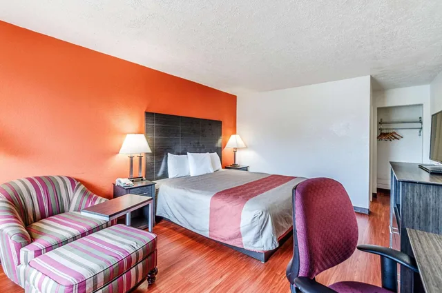 1 King Bed - Non-Smoking, Micfridge، Motel6 Dumfries, VA 1/8